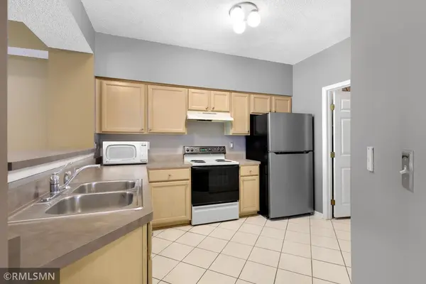 2176 Cool Stream CIR #1806, Eagan, MN 55122