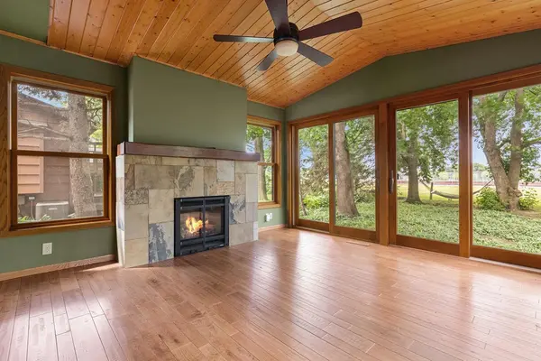 1819 Moore ST, Falcon Heights, MN 55113