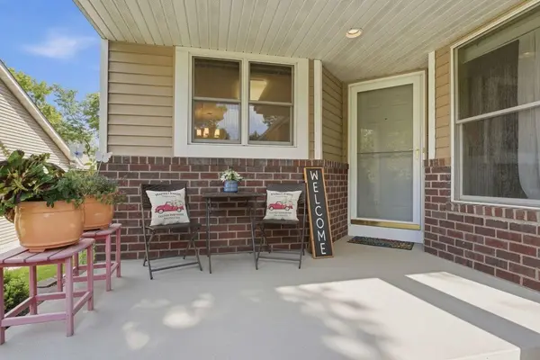 644 Overlook DR, Roseville, MN 55113