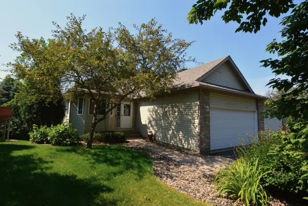 7119 48th ST N, Oakdale, MN 55128