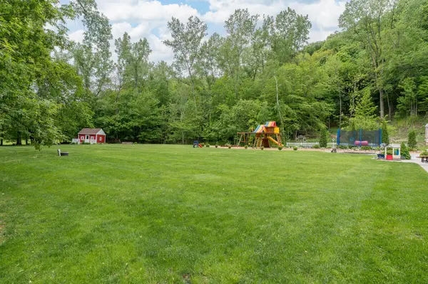 48194 Old River Bluff RD, Saint Peter, MN 56082