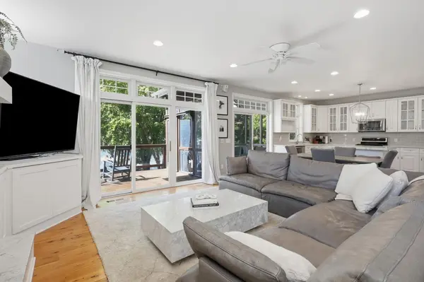9247 Lake Riley BLVD, Chanhassen, MN 55317