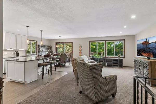 18208 Ginavale LN, Eden Prairie, MN 55346