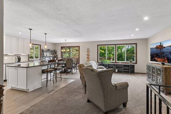 18208 Ginavale LN, Eden Prairie, MN 55346