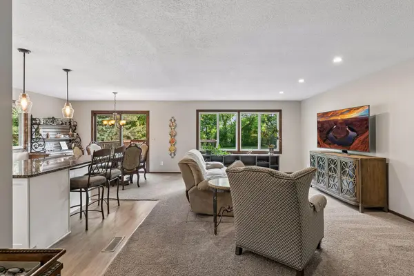 18208 Ginavale LN, Eden Prairie, MN 55346