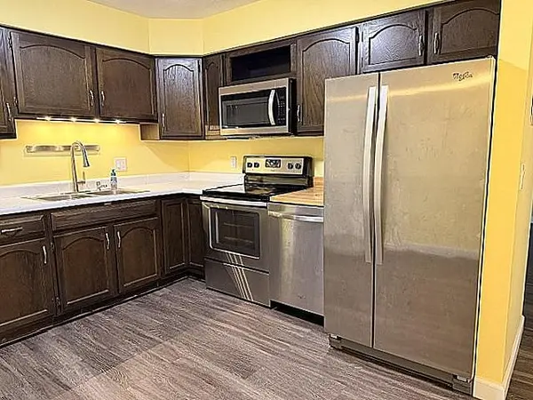 1790 Maple Park CIR, Windom, MN 56101