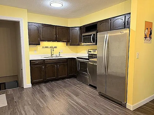 1790 Maple Park CIR, Windom, MN 56101