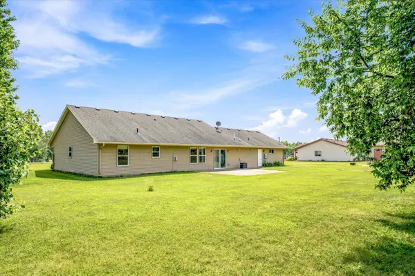 2507 320th LN NE, Cambridge, MN 55008