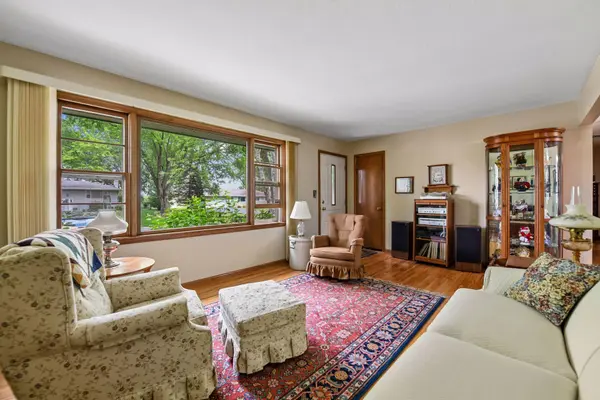 2465 Bobolink RD, Long Lake, MN 55356