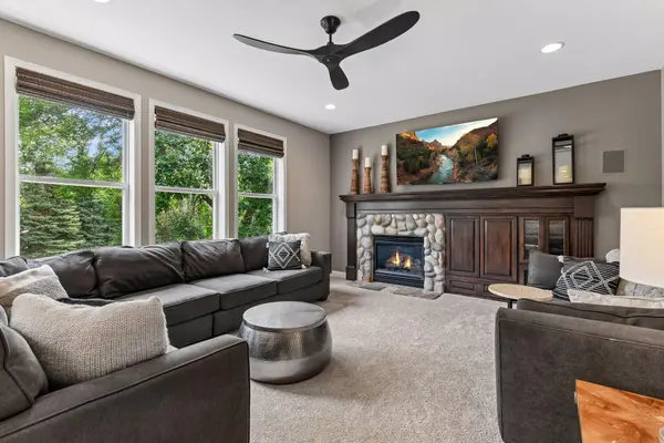 9113 Sunnyvale DR, Chanhassen, MN 55317