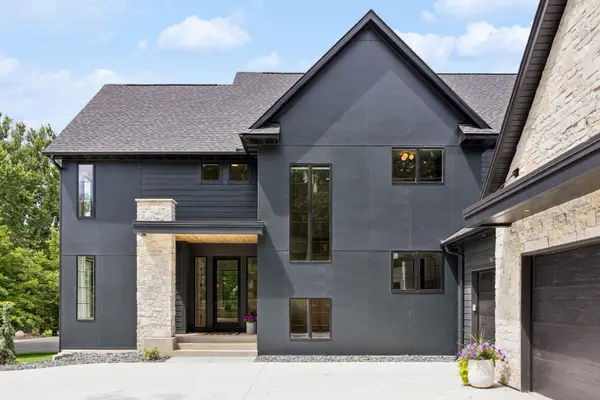2980 Washta Bay CT, Chanhassen, MN 55331