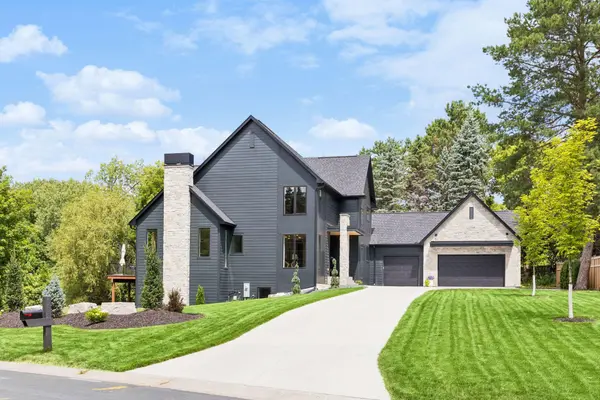 2980 Washta Bay CT, Chanhassen, MN 55331