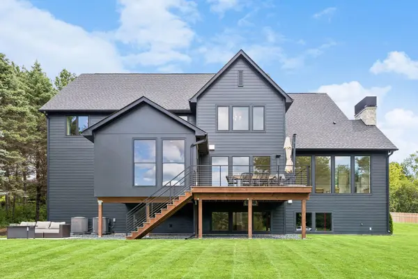 2980 Washta Bay CT, Chanhassen, MN 55331