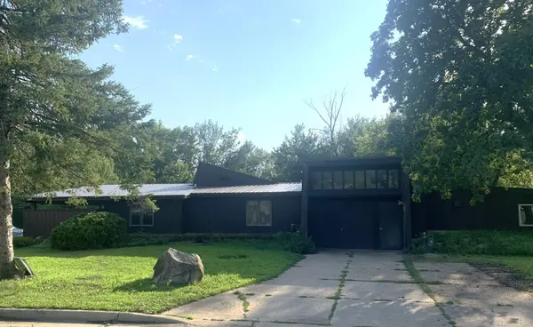 305 6th ST NW, Adams, MN 55909