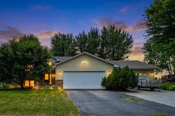 739 Kirche Hill DR, Carver, MN 55315