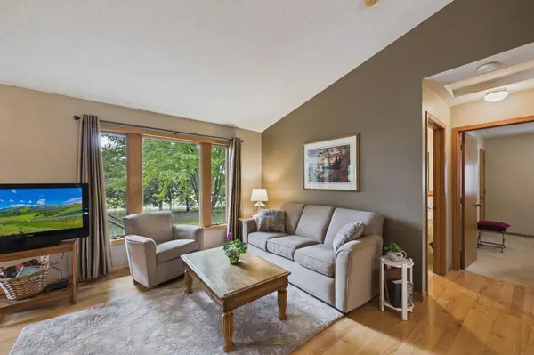 739 Kirche Hill DR, Carver, MN 55315