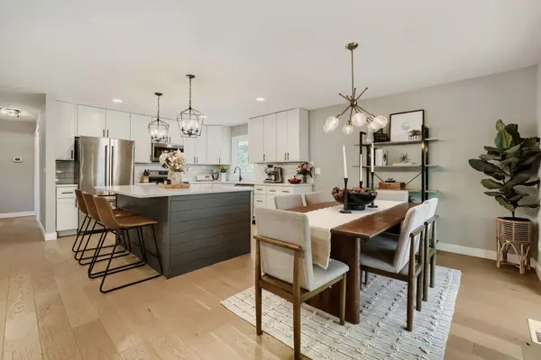503 Highland DR, Chanhassen, MN 55317