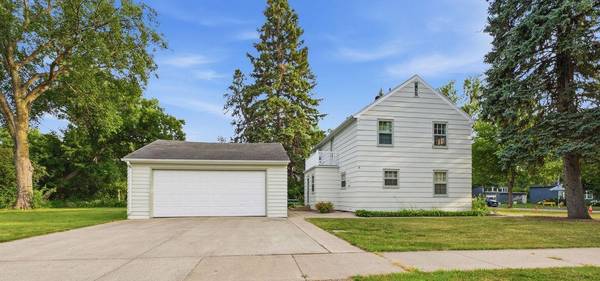 1002 10th ST S, Moorhead, MN 56560