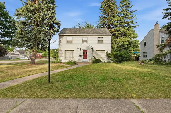 1002 10th ST S, Moorhead, MN 56560