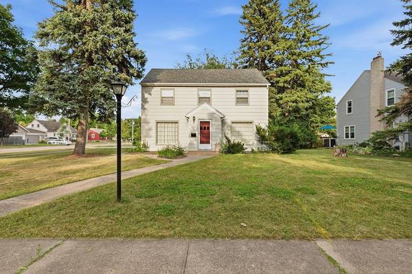 1002 10th ST S, Moorhead, MN 56560