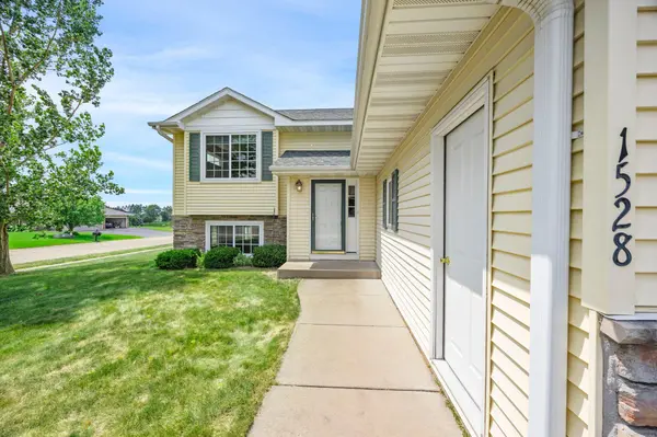 1528 Sequoia LN, New Richmond, WI 54017