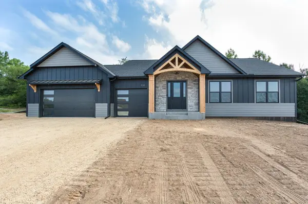 530 Chapman Hills CT,  Hudson,  WI 54016