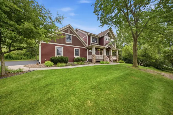317 Meadow Ridge CT, Hudson, WI 54016