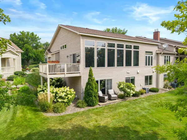 1427 Summit Shores DR, Burnsville, MN 55306