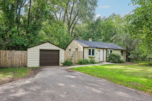 7712 Lakeview LN NE, Spring Lake Park, MN 55432