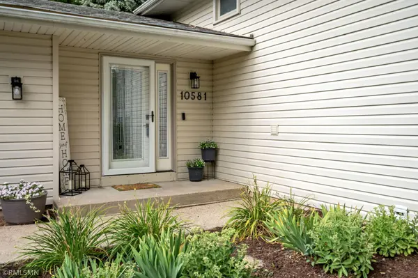 10581 Lake Fall DR, Eden Prairie, MN 55347