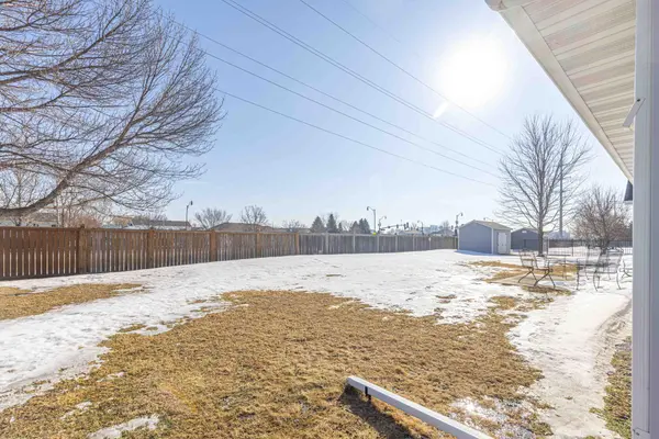 868 Lakeridge PL, West Fargo, ND 58078