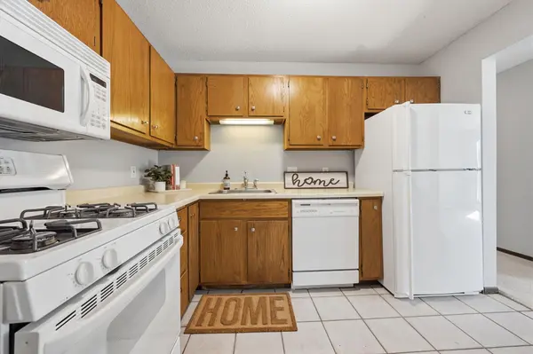 11160 Anderson Lakes Pkwy #115, Eden Prairie, MN 55344