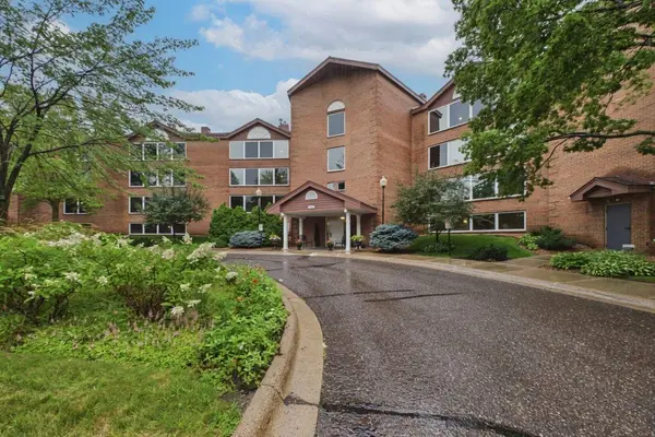 1021 Sibley Memorial HWY #204, Mendota Heights, MN 55118