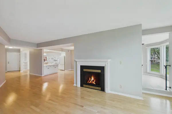 1021 Sibley Memorial HWY #204, Mendota Heights, MN 55118