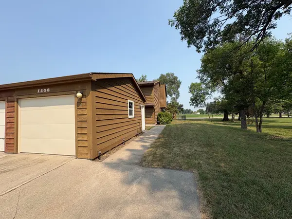 1308 4th AVE N, Wahpeton, ND 58075