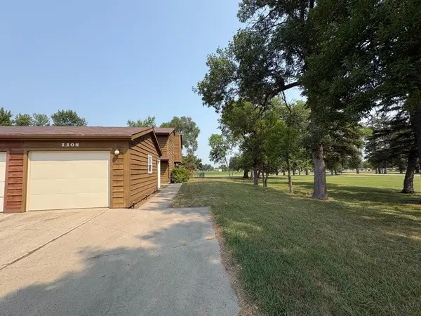 1308 4th AVE N, Wahpeton, ND 58075
