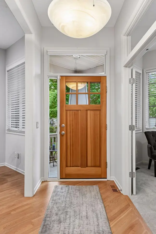 9377 Libby LN, Eden Prairie, MN 55347