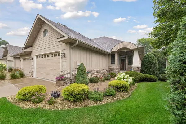 9377 Libby LN, Eden Prairie, MN 55347