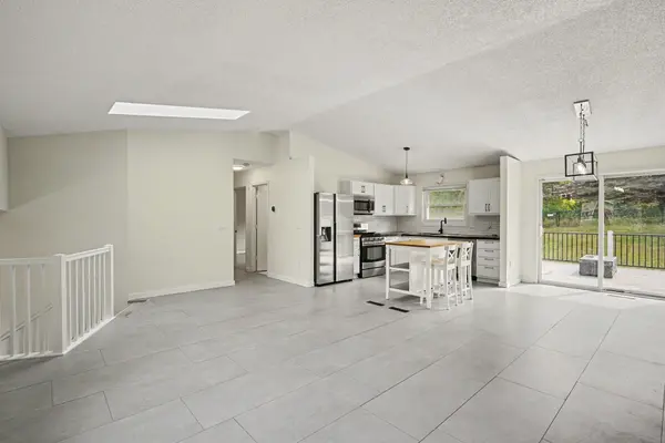 939 Savannah RD, Eagan, MN 55123