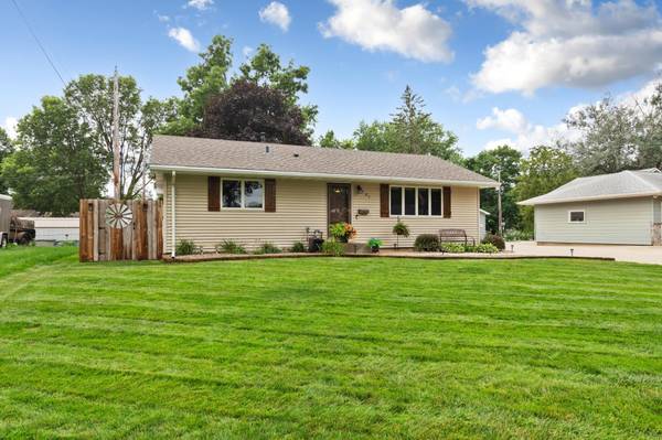 737 13th ST NE, Owatonna, MN 55060