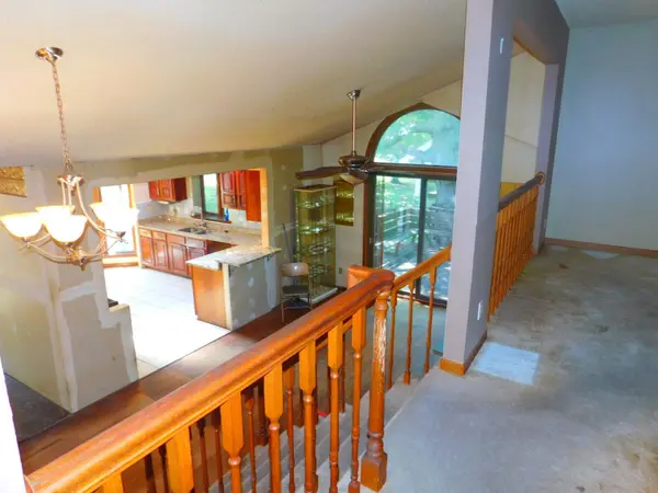 2091 Oakridge ST, Saint Paul, MN 55119