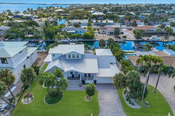 614 DUNDEE LN, Holmes Beach, FL 34217