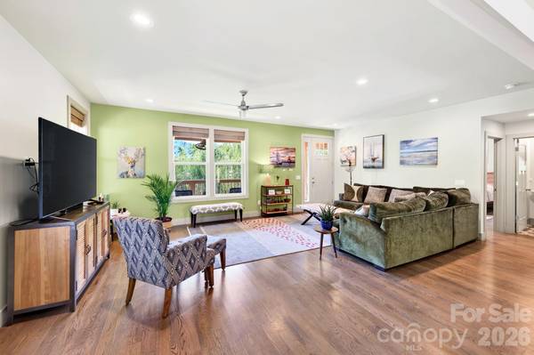 8 W Haven LN, Arden, NC 28704