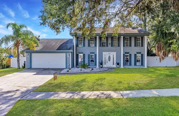 2401 BUCKNELL DR, Valrico, FL 33596