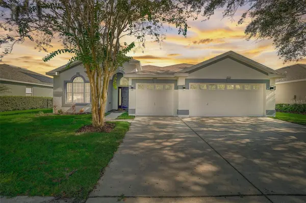 16210 BRIDGEPARK DR, Lithia, FL 33547