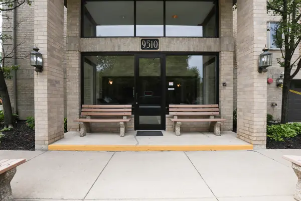 9510 S Kolmar AVE #408, Oak Lawn, IL 60453