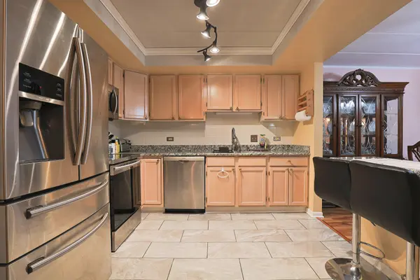9510 S KOLMAR AVE #212, Oak Lawn, IL 60453