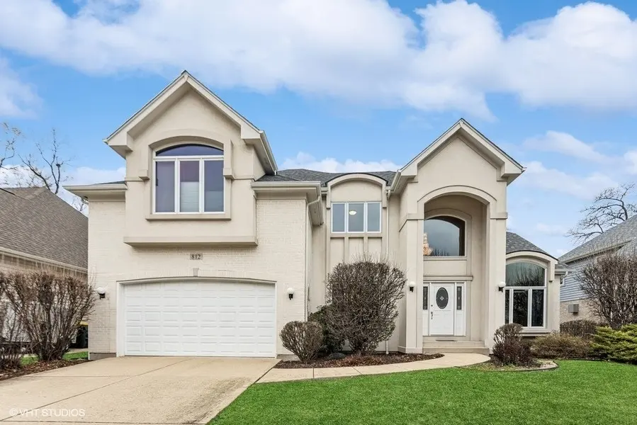 812 Timber Ridge CT, Westmont, IL 60559
