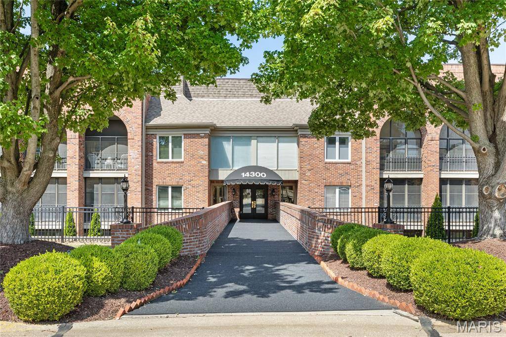 14300 Conway Meadows CT #202, Chesterfield, MO 63017