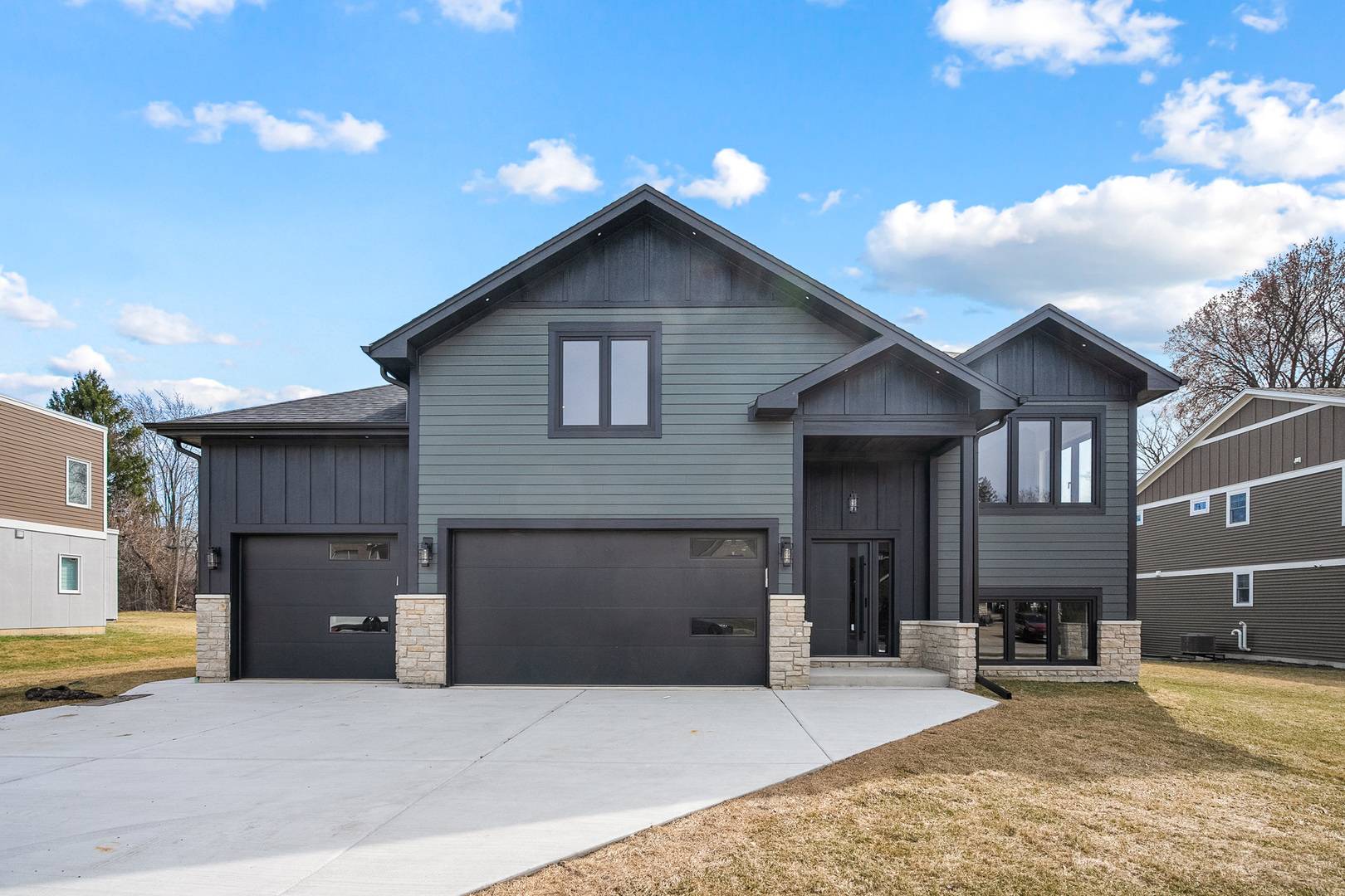 150 Timber CT, Wood Dale, IL 60191
